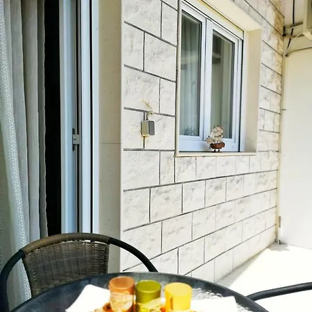Iko Apartment Split